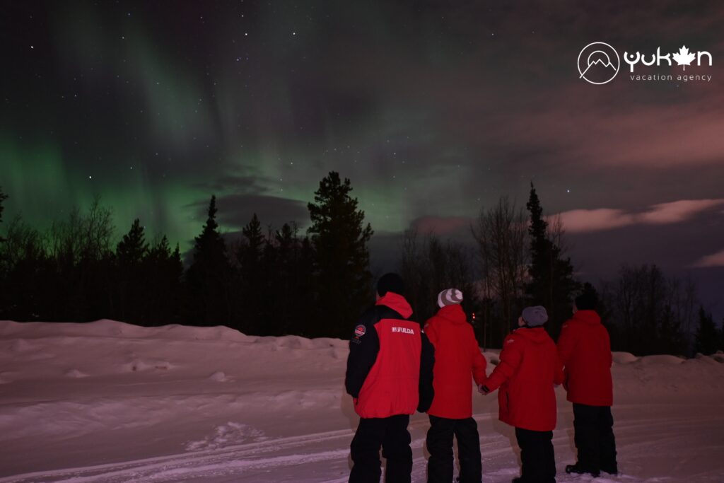 Group-aurora-hunting
